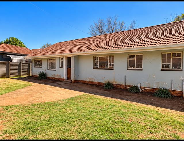 5 BEDROOM HOUSE FOR SALE IN VAALPARK
